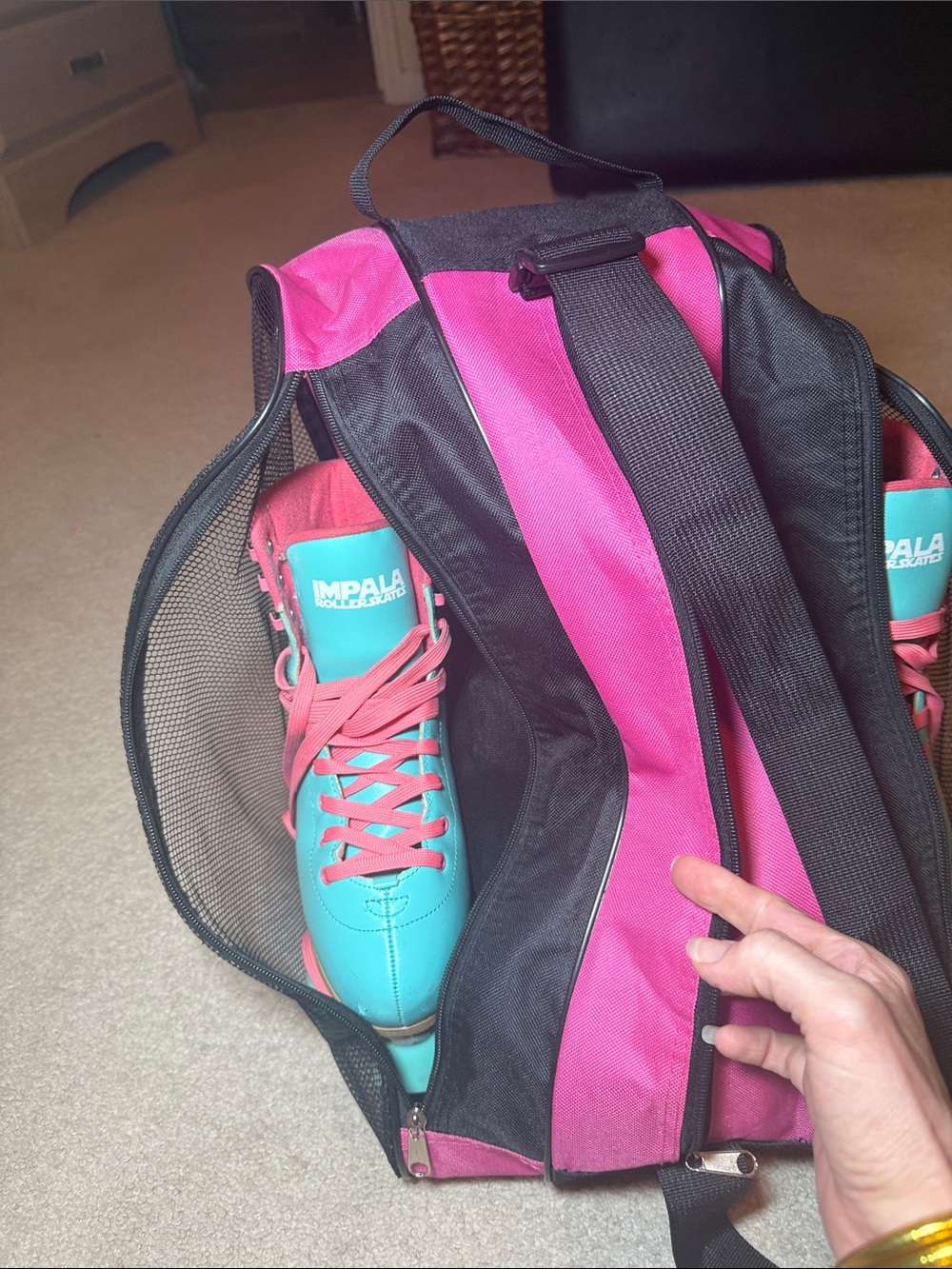 Impala Mint & Coral Quad Roller Skates with Protective Gear and Pink Skate Bag - Picture 13 of 16